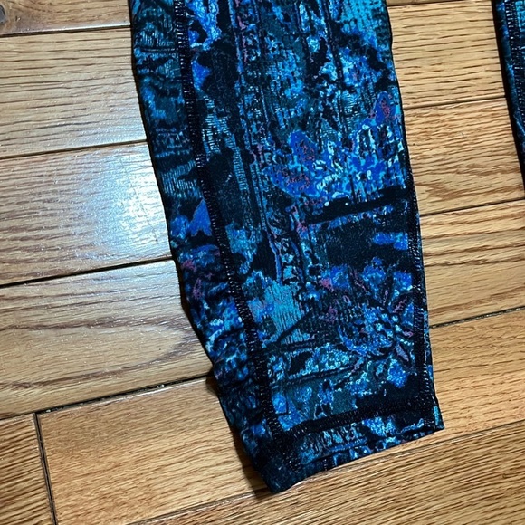 Gaiam Om Kylie Printed Leggings Size Medium - Picture 4 of 4